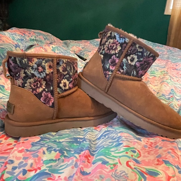 UGG Shoes - Chestnut UGG boots with flowers! Size 10